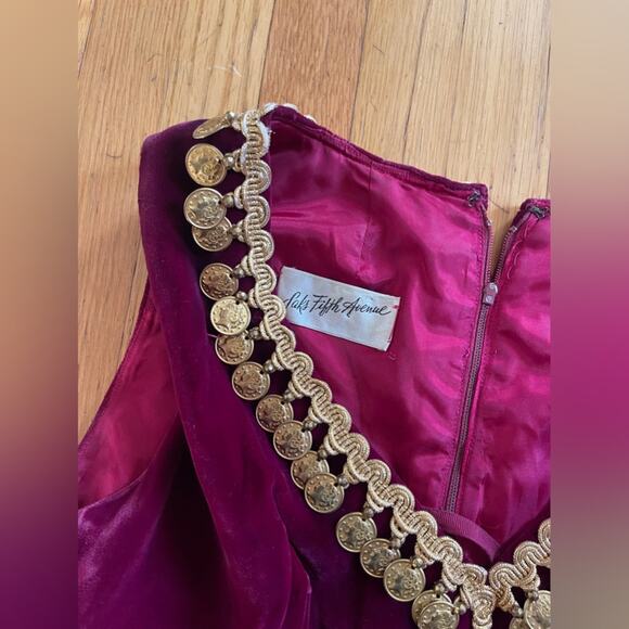 Late 60s Early 70s Burgundy Red Velvet Mini Dress with Coin Collar - Picture 3 of 9